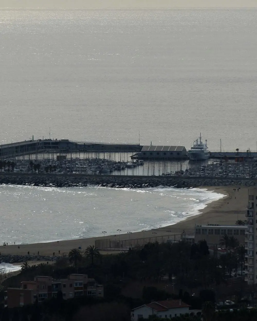 El puerto de Mataró visto desde arriba